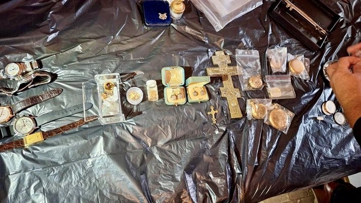 Арестуваният гръцки професор в аферата Антики е заявил пред полицията