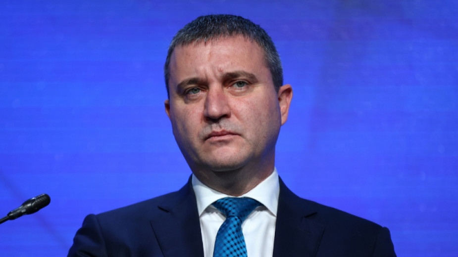 Не би трябвало да има размествания по бюджета  Това обясни пред