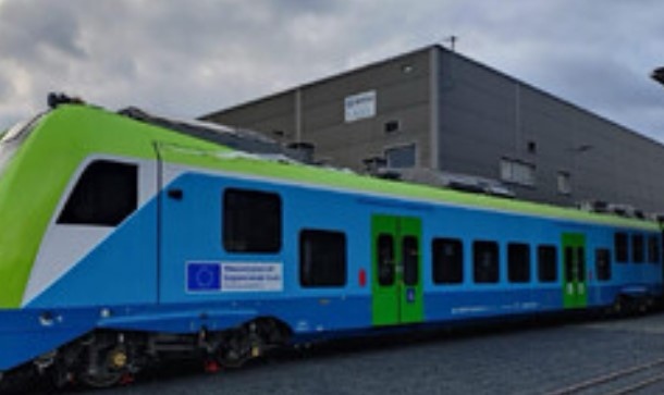 Транспортният министър Гроздан Караджов инспектира първия от новите влакове които