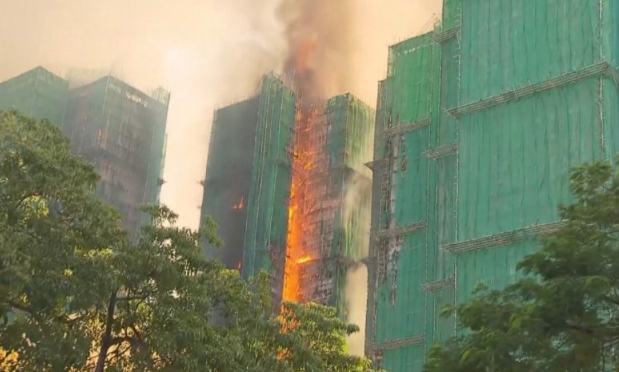 Огромен  Пламъците са овладени в 4 от 7 те небостъргача Всеки от