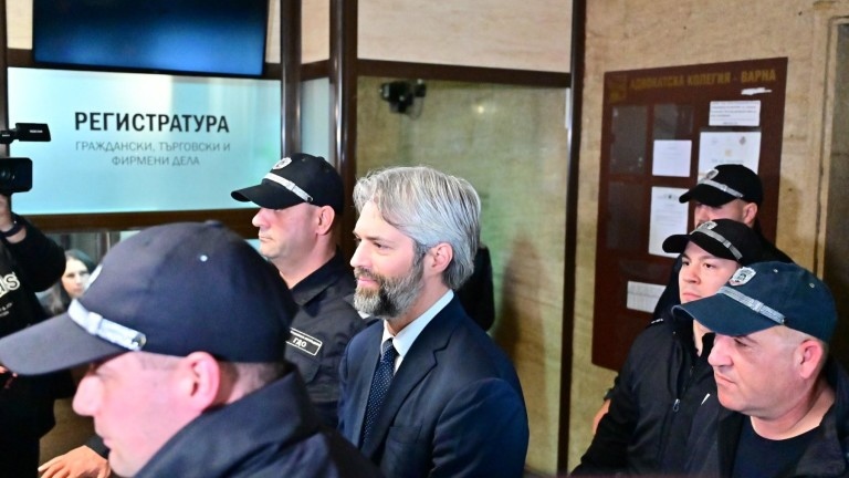 След близо пет месеца в ареста кметът на Варна Благомир