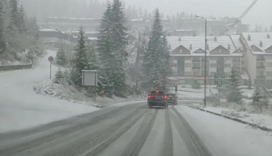 10 см е натрупаната снежна покривка в Пампорово съобщиха за БТА