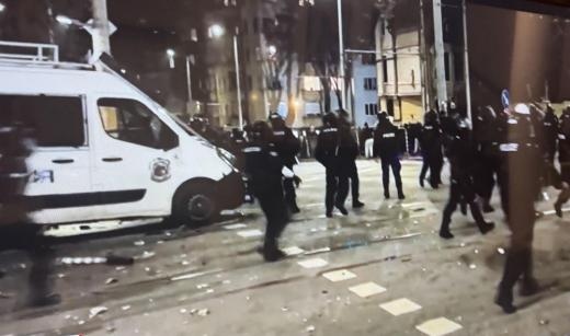 Протестите срещу бюджета във Варна и в София ескалираха Провокатори