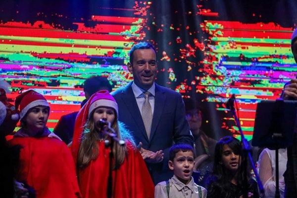 Кметът на София Васил Терзиев заедно с Орлин Павлов и деца