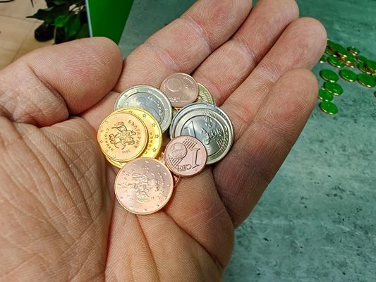 Български пощи започнаха продажбата на стартовите комплекти с първите български