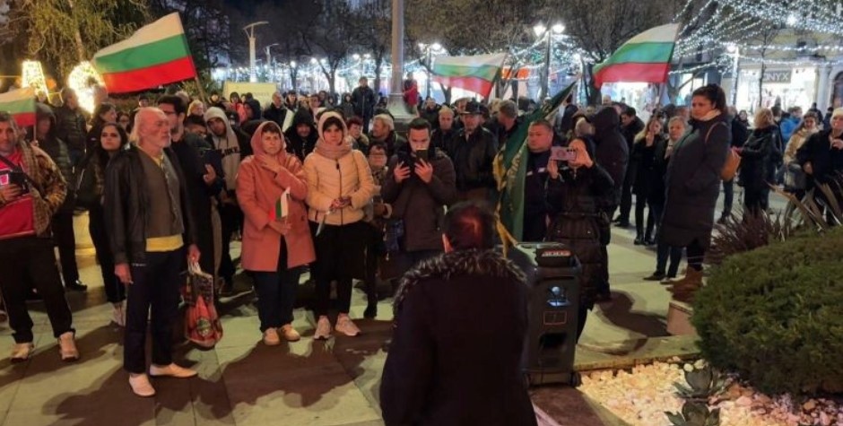 Партия Възраждане се опитва да се възползва от народния гняв