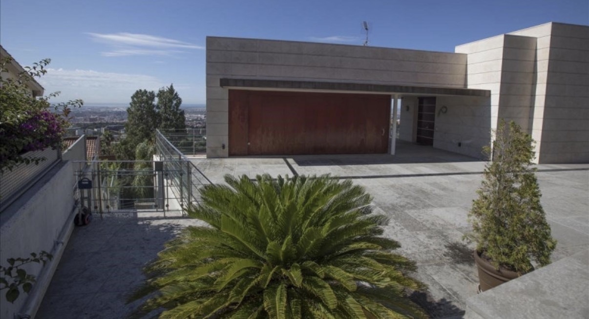 Застрахователната компания на бизнесмена Йордан Христов бивш съпруг на Мис