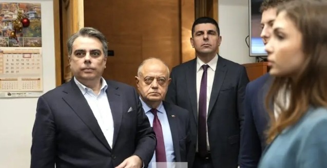 ПГ на Продължаваме Промяната Демократична България внесе вота на недоверие