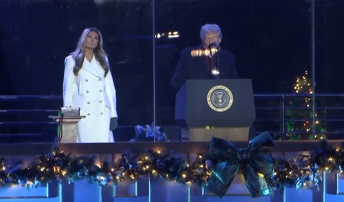 Първата дама на САЩ Мелания Тръмп запали светлините на коледното