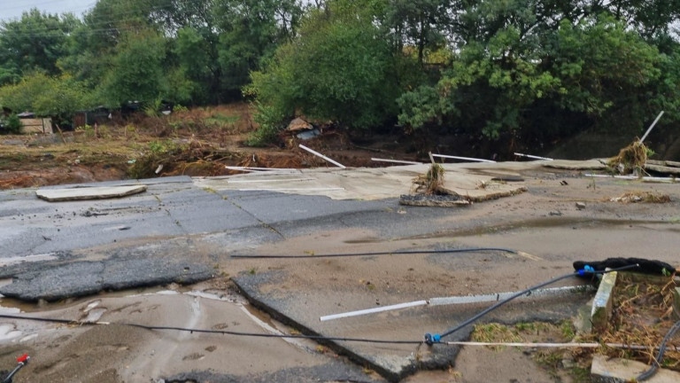 Проливните дъждове наводниха къмпинг Арапя край Царево  Това предаде БНТ