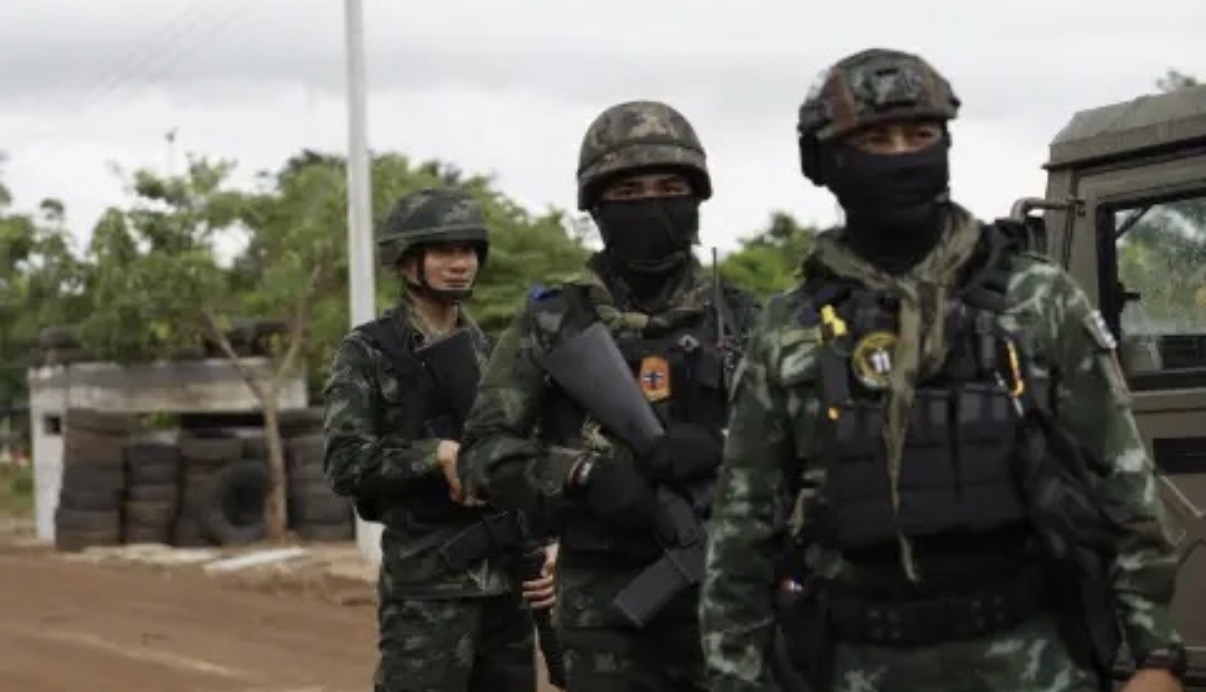 Тайландският премиер Анутин Чарнвиракул каза днес че неговата държава не