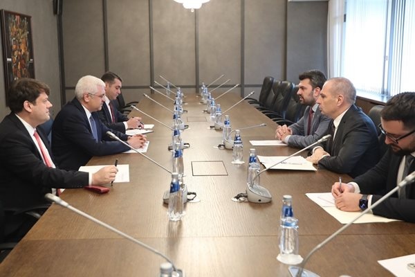 Министерството на външните работи информира че министърът на външните работи Георг