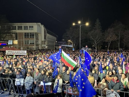 Хиляди привърженици и симпатизанти на ДПС от цялата област изпълниха