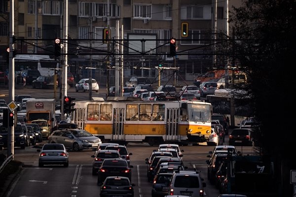 В голяма част от София автомобилите вече са повече от