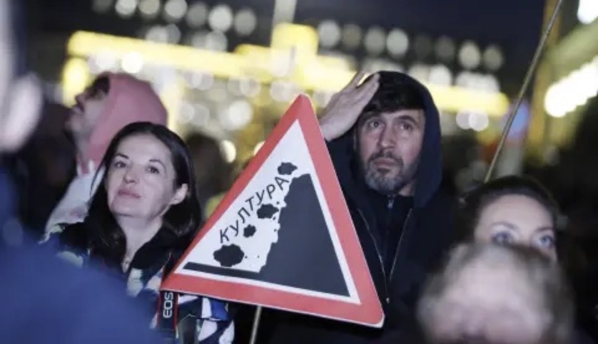 Граждани започнаха да се събират пред Министерския съвет за протеста