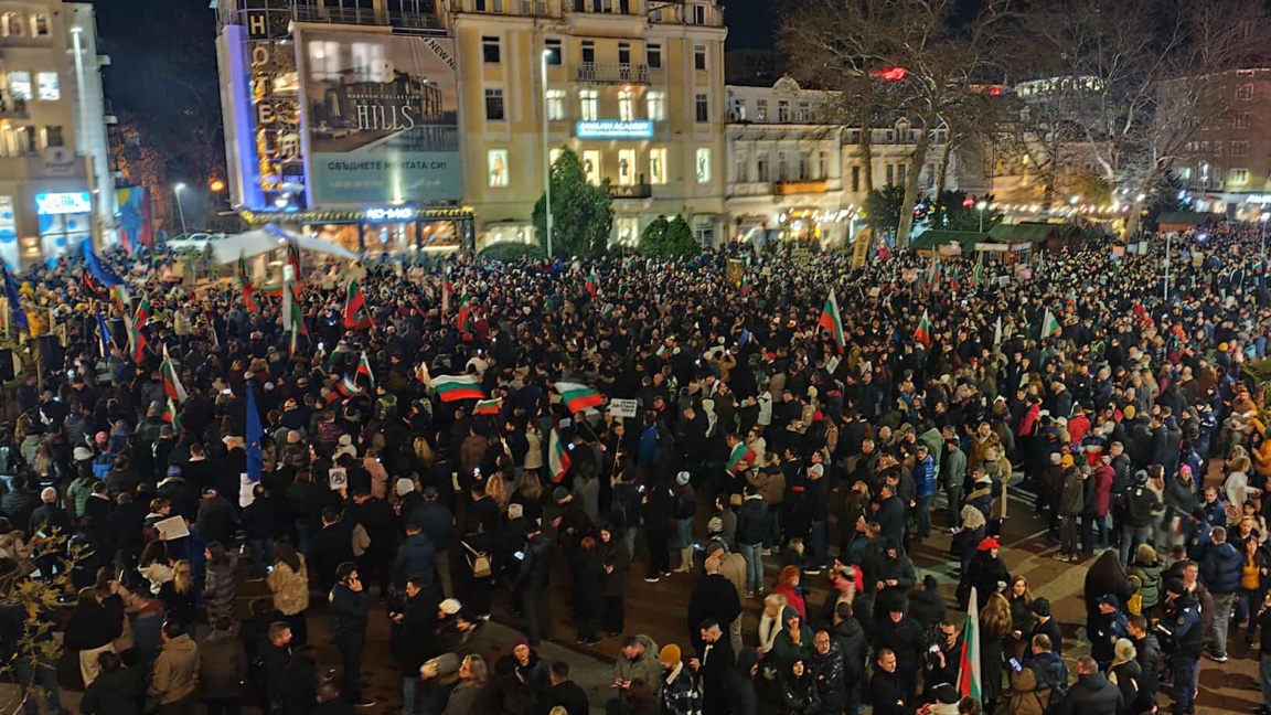 Пореден многохиляден протест срещу правителството се проведе във Варна Днес