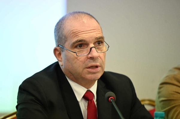 Вицепремиерът и министър на транспорта и съобщенията в оставка Гроздан Караджов е