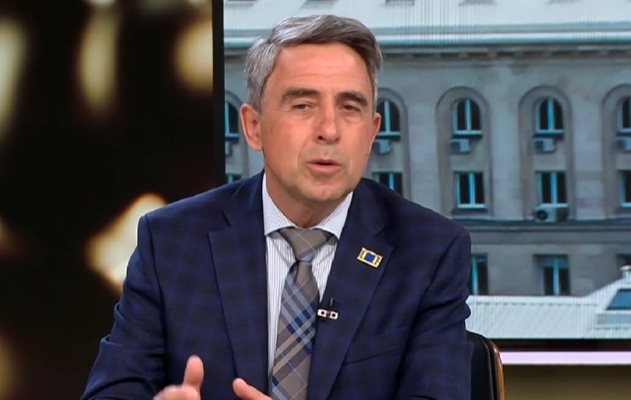 Президентът на Република България 2012–2017 Росен Плевнелиев коментира в студиото