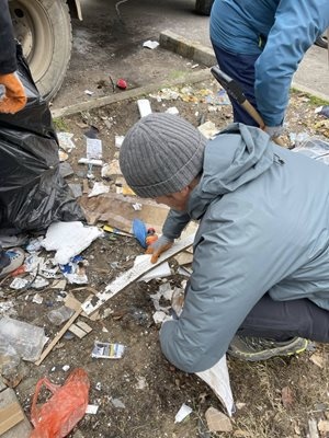 Кметът на София Васил Терзиев се включи в почистването на район Люлин