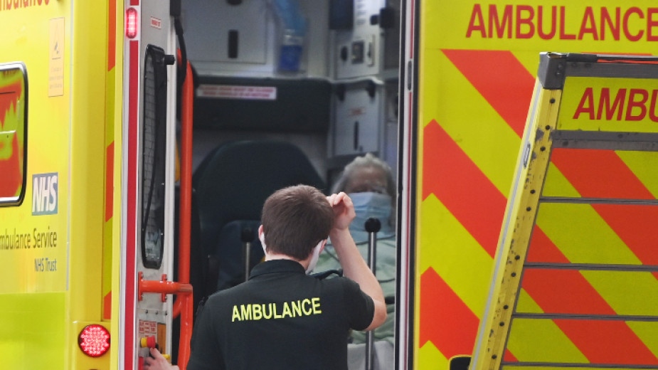 Грипът препълни болниците в Англия и се наложи да бъдат