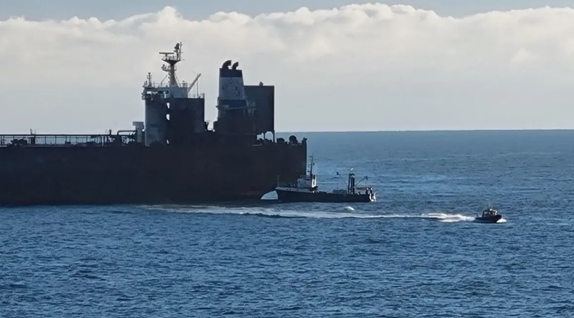 Танкерът Кайрос вече е пред Бургаския залив На 8 морски