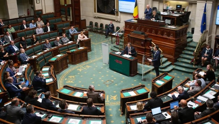 Заплатите на федералните депутати в Белгия ще бъдат замразени за