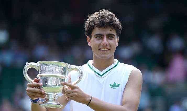 Обявиха Иван Иванов за световен шампион при юношите на International Tennis