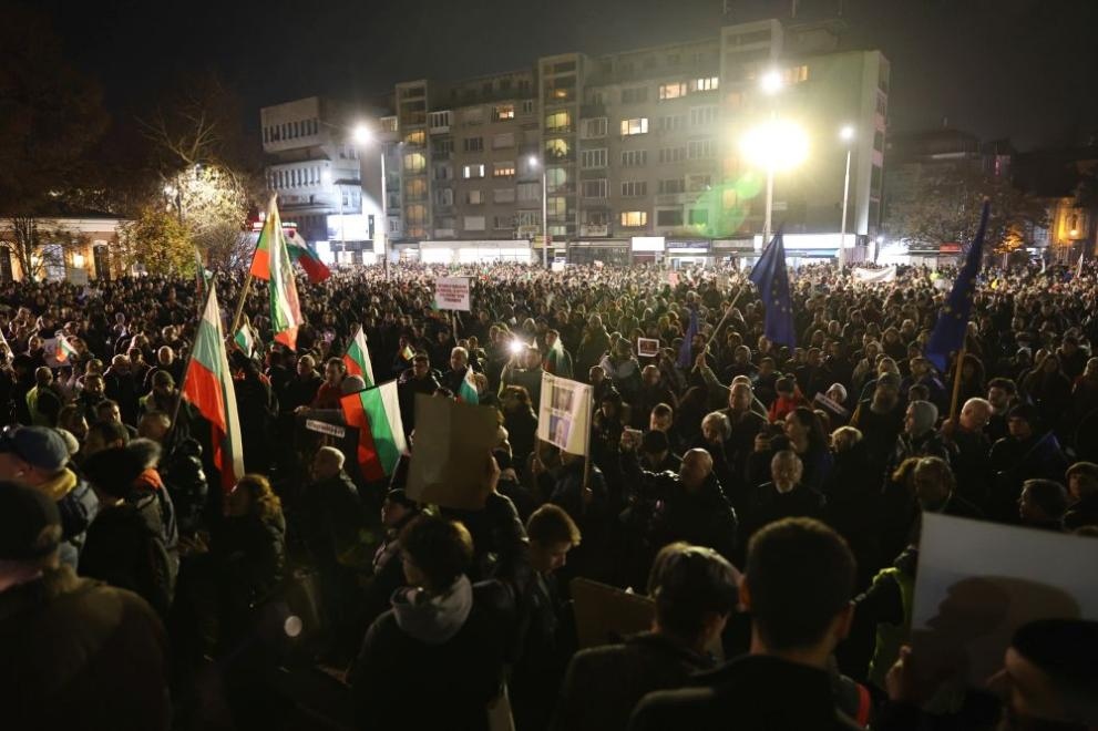 Десетки хиляди хора изпълниха в четвъртък улиците на българската столица