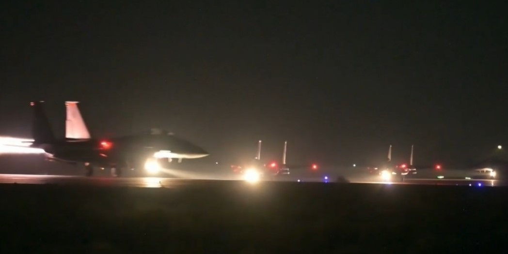 Американски военни нанесоха въздушни удари срещу над 70 цели на