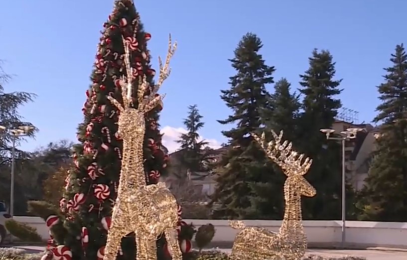 В навечерието на коледните и новогодишните празници почти всички места