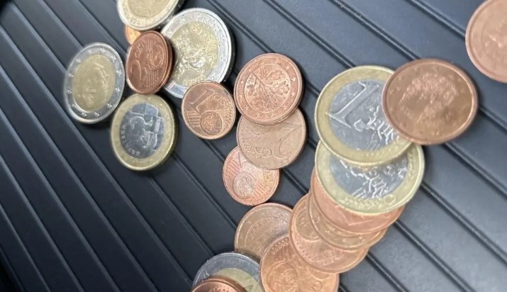 Касите на Българската народна банка работят извънредно с клиенти днес