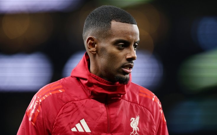 Шведският голмайстор на Ливърпул Александър Исак се възстановява след хирургическа