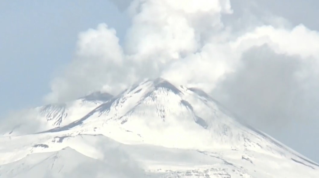 Вулканът Етна отново се активизира Италианските вулканолизи съобщават че от