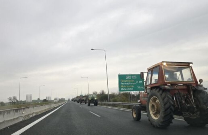 Фермерите в гръцката област Централна Македония засилиха днес протестните си