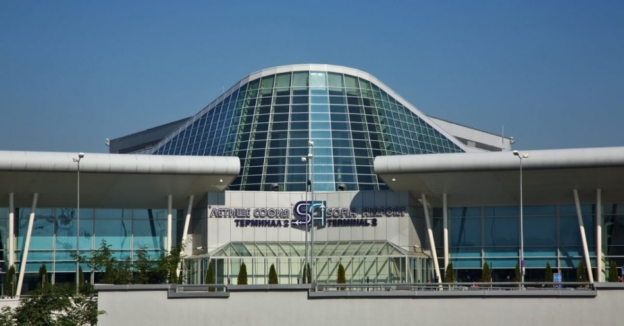 Силният вятър в София пренасочи до момента 7 полета от