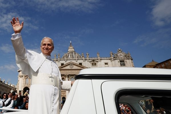 Папа Лъв Четиринадесети заяви днес че следи с душа изпълнена