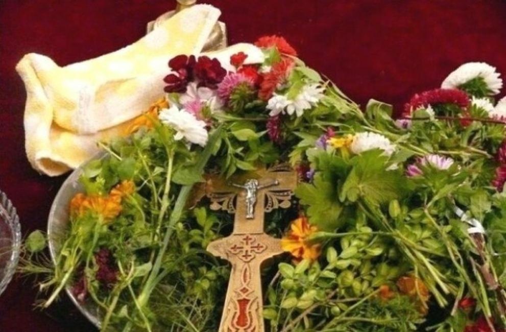 На 5 януари отбелязваме Попова Коледа или Зимен Кръстовден наричан