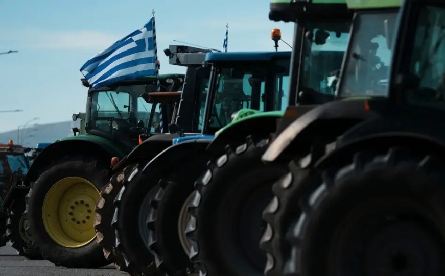 Гръцките фермери не отстъпват от протестите си и подготвят пълна