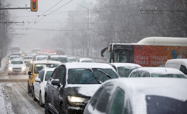 Заради усложнената зимна обстановка в София Пътна полиция СДВР отправя