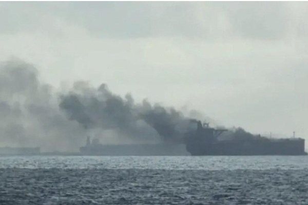 Петролният танкер Елбус Elbus плаващ под флага на Палау е