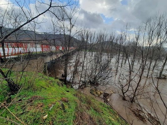 Язовир Ивайловград прелива в резултат на проливните валежи продължили над