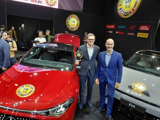 Mercedes CLA грабна на наградата Автомобил на годината 2026 39