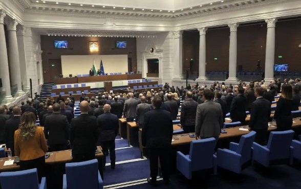 Старт на новия политически сезон Депутатите с първо пленарно заседание след