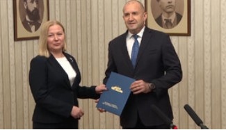 Президентът Румен Радев връчи втория проучвателен мандат на втората по