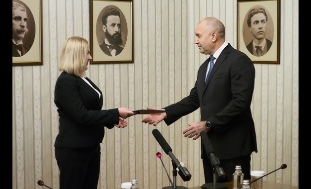 Президентът Румен Радев връчи втория проучвателен мандат за съставяне на