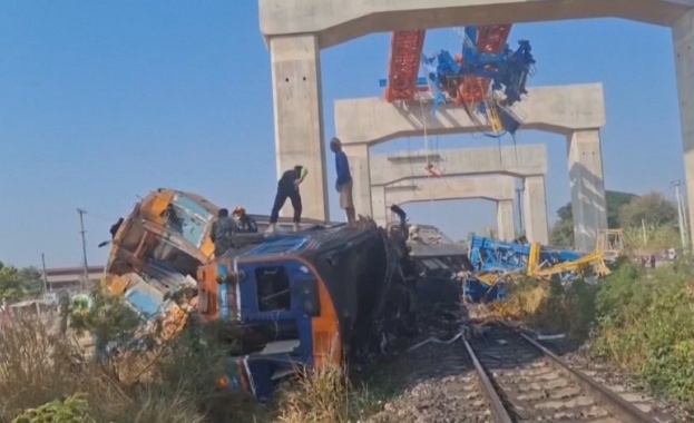 Най малко 22 ма души загинаха в Тайланд след като