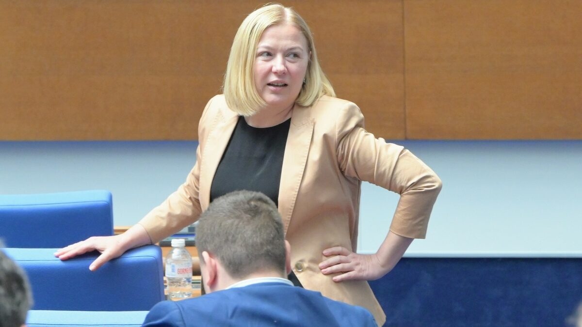 Категорично не е редно да се сменят изборни правила в