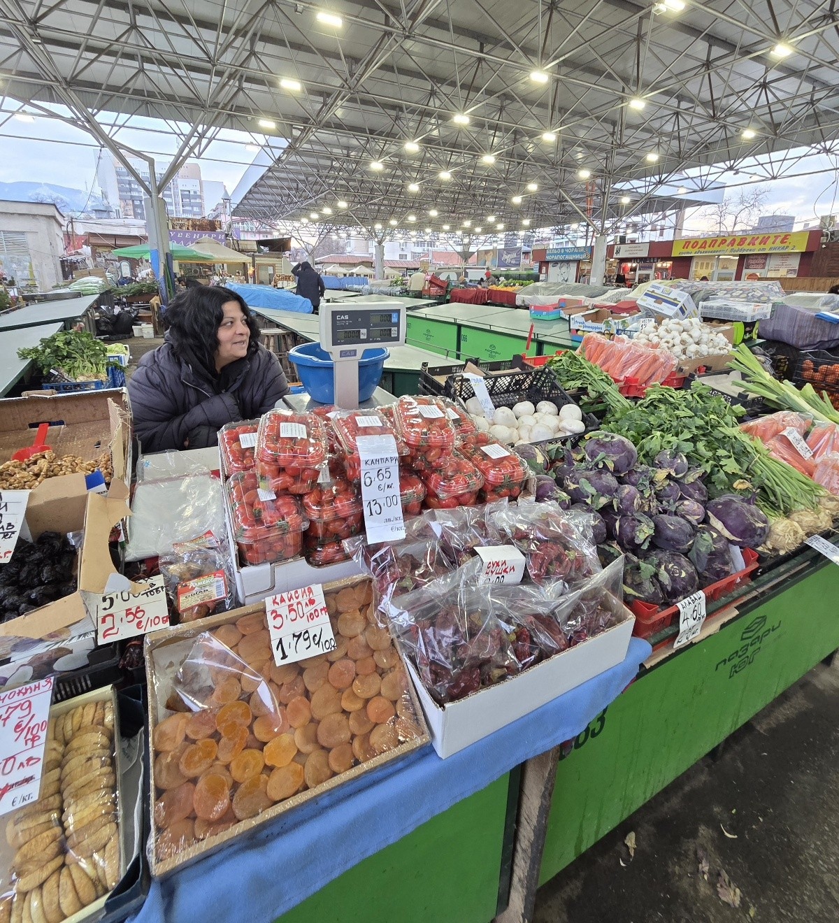 Все повече клиенти на пазара в столичния квартал Красно село
