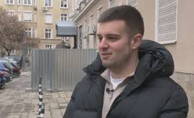 Разбити плочки повдигнати тротоари и препятствия превръщат придвижването пеша в