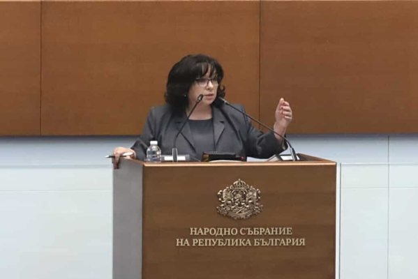 Министърът на финансите в оставка Теменужка Петкова ще участва в първото редовно
